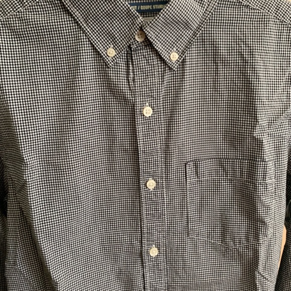 Old Navy Men’s Black and White Gingham Button Down Shirt - Picture 2 of 8